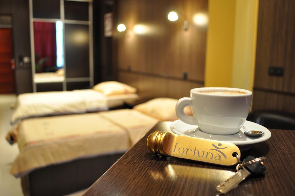 Hotel Fortuna Banja Luka Quarto foto